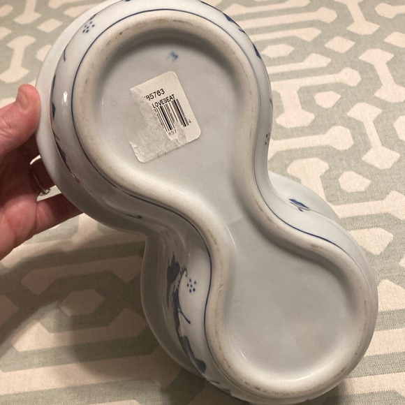 Blue and White Floral Ceramic Loveseat Planter - Picture 8 of 11